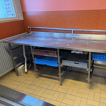 Köksbänk rostfritt stål, underhyllor, 5st glasbackar