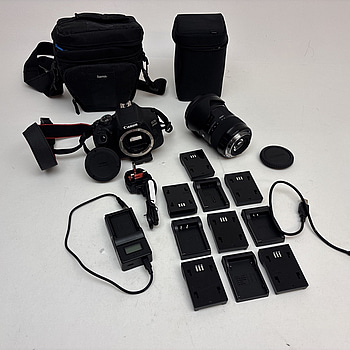 Kamerahus Canon, EOS 2000D inkl. objektiv och diverse tillbehör