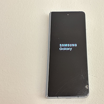 Mobil Samsung Galaxy Z Fold 4. OBS! Defekt skärm