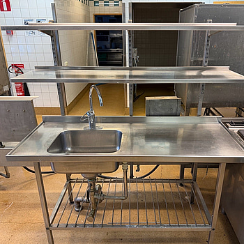 Rostfri arbetsbänk med hyllsystem