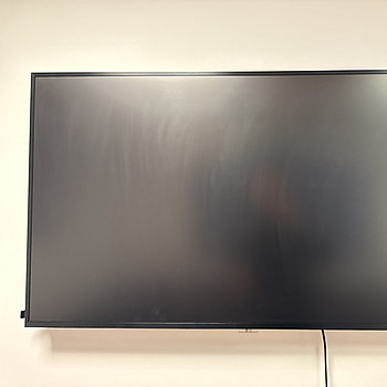 TV LG 49" (modell 49UH5F)