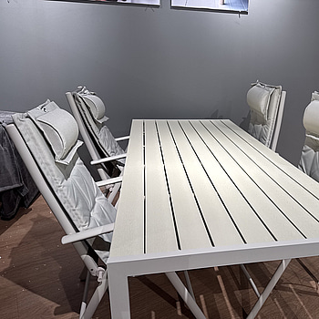 Utemöbelset – bord + 4 st stolar, Venture Home