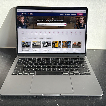 MacBook Air M3, 13,6-tum Retina-skärm, 256 GB SSD, 8 GB RAM