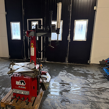 Däckmonteringsmaskin Pela U-203A