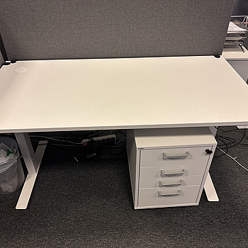 Höj- och sänkbart skrivbord inkl. hurts Edsbyn och kontorsstol