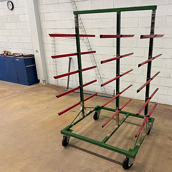 Dubbelsidig grenställ‑vagn på hjul