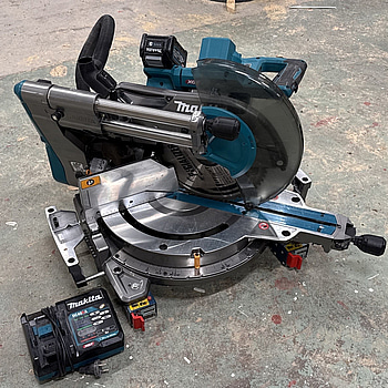 Kap- & gersåg Makita LS003G med batteri & laddare