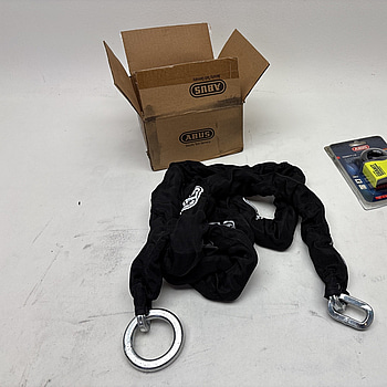 Låskätting och hänglås Abus.