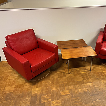 2 st. Fåtöljer Bolia inkl. 2 st. Soffbord Karl Andersson & Söner