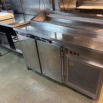 Rostfri kylbänk, 140 x 70 cm med kylränna 127 x 30 cm