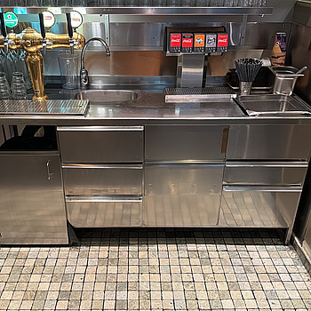 Rostfri serveringsstation