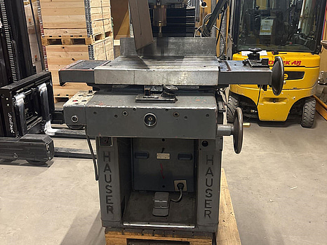 Bordsborrmaskin Hauser 3BA med tillbehör och borr.