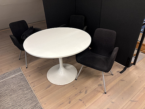 Bord och 3 st. stolar