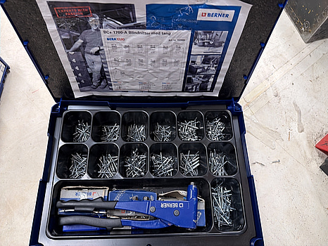 Berner blindnitar sats med tång BC+ 1700-A