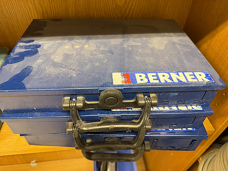 Berner diverse lådor med skruv