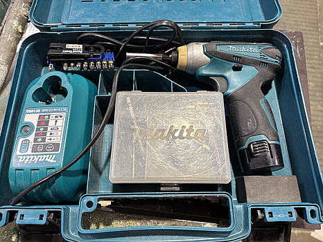 Borrskruvdragare Makita TD090D inkl. batteriladdare