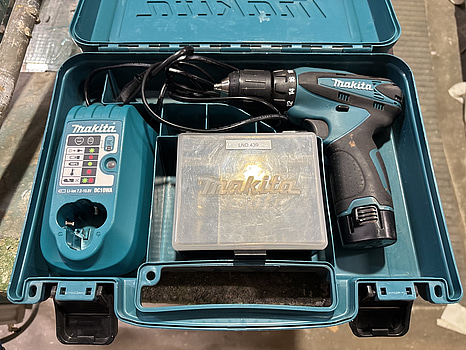 Borrskruvdragare Makita DF330D inkl. batteriladdare