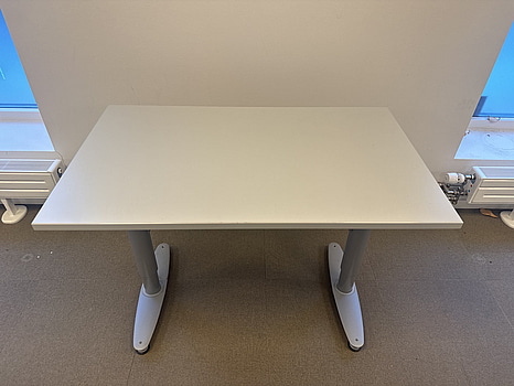 Skrivbord Kinnarps, manuell höjdjustering, 100x60 cm