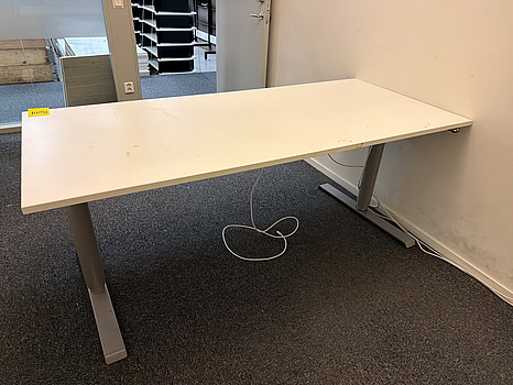 Elektriskt, höj-och sänkbart skrivbord 180x80cm