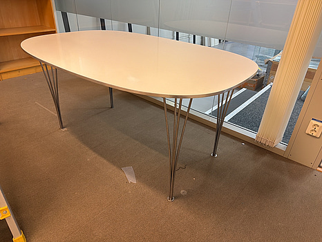 Fritz Hansen-bord Superellips 150x100cm