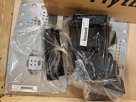 Pall med diverse produkter för hantverkaren eller hemmafixaren