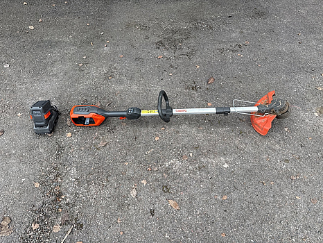 Batteridriven grästrimmer Husqvarna 215iL 36V