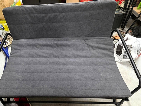 Bäddsoffa och kontorsmöbler