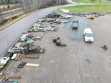 Stort parti marksten, skiffer, gatsten, gravstensmaterial etc.