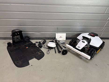 Robotgräsklippare MAMMOTION, Luba mini awd 800 -RESERVDELSOBJEKT