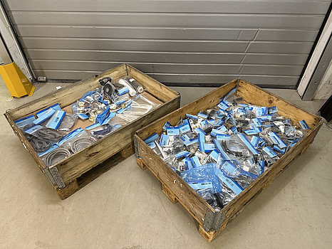 Parti med diverse VVS-relaterade produkter, Admiral