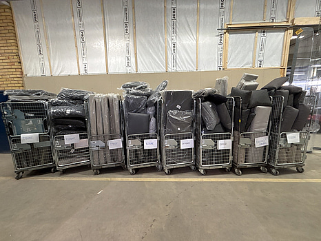 Parti med diverse kuddar och dynor