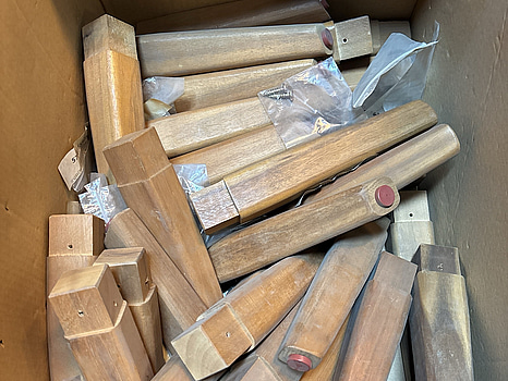 Parti med ben till möbler