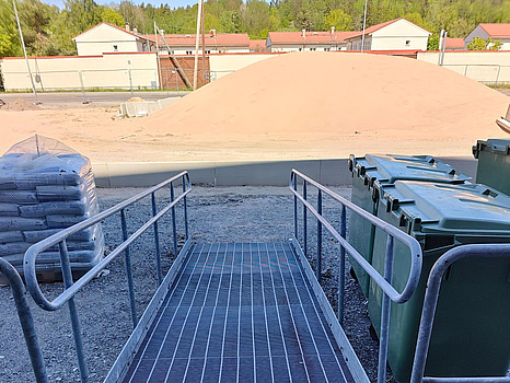 Stålramp med vilplan