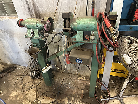 2 st golvstående slipar