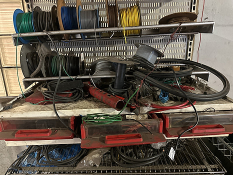 Hyllesktioner med allt innehåll, se bilder