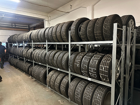 Däckställ 4 fack med 3 bärlag  ca 35 sektioner