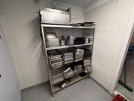 Kantiner, hyllor m.m.