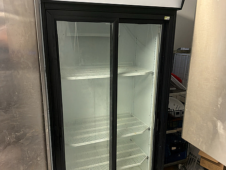 Displaykyl och frysskåp.