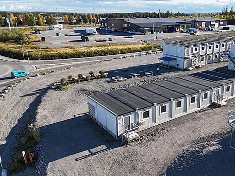 Bodetablering/Servicelänga bestående av 9st bodar. Kök, samfällighetsytor samt tvättstuga. Etablering: Dublin