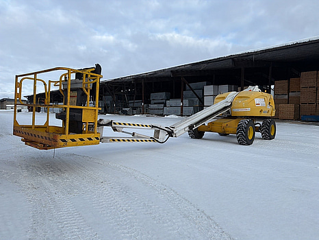 Bomlift JLG 460SJ 2003,  4 144 h, ny servad