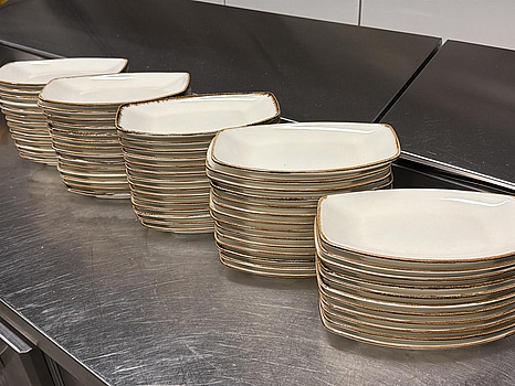 Ovala tallrikar, ca 60 st, Corendon by Kutayan