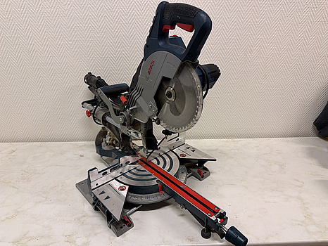 Kap- & gersåg Bosch GCM 8 SJL