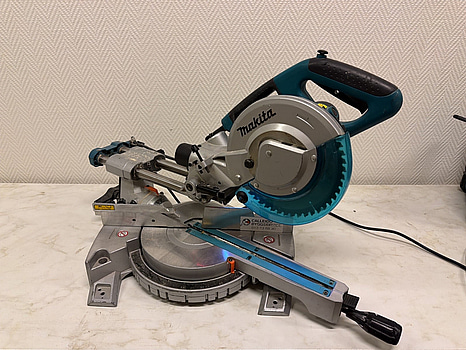 Kap- & gersåg Makita LS0815FL