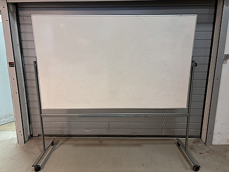 Whiteboardtavla inkl. stativ på hjul