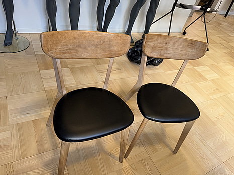 2st trästolar med dyna