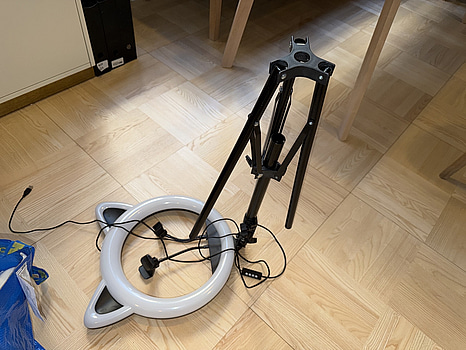 Ringlampa med mobilhållare