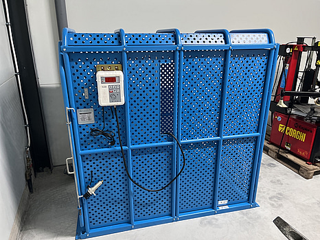 1 st. Pumpbur / Säkerhetsbur för däckpump – med digital tryckkontroll