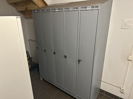 Klädskåp, fem dörrar