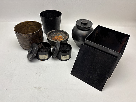 Parti med diverse inredningsobjekt