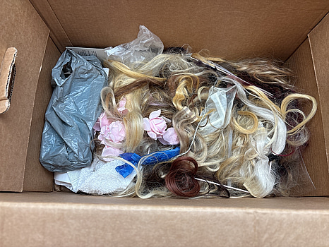 Parti med diverse hårförlängning